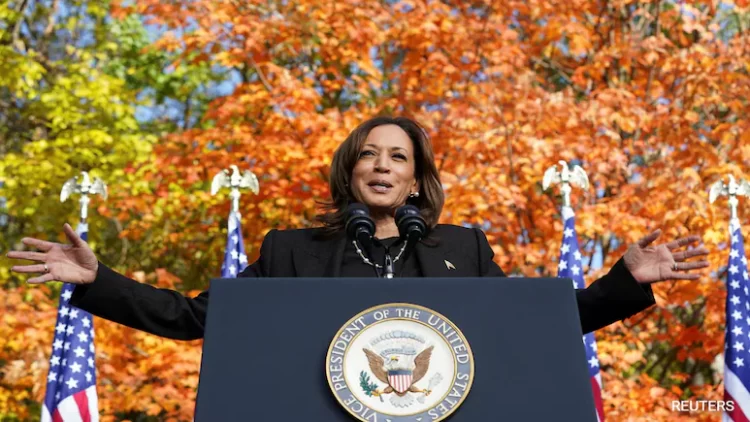 Watch: Harris’s Witty Reply Stumps Hecklers Backing Trump, Crowd Applauds