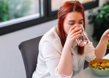 Drinking Water with Meals: Right or Wrong?