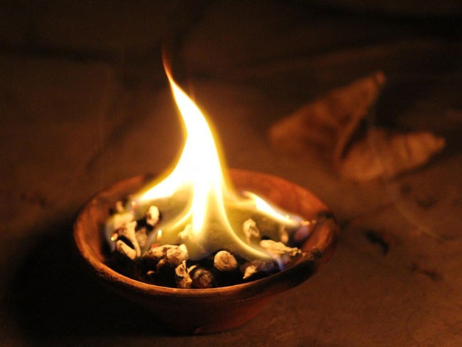 Divine Light of Amavasya: Attaining Peace Through Deep Daan