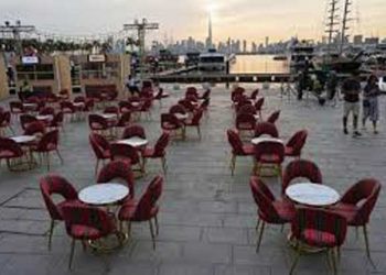 Dubai Becomes a Ghost Town: Foreign Residents Flee, Workers Stranded