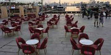 Dubai Becomes a Ghost Town: Foreign Residents Flee, Workers Stranded