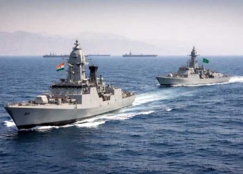 Indian and Pakistani Navies Face Off Near Hormuz Amid Rising Tensions