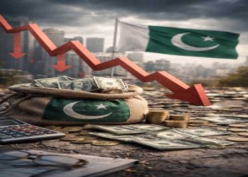 Reserves Shrink as Pakistan Pays Debt, Crisis Deepens