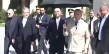 Umbrella Overshadows Diplomacy During Iranian President’s Pakistan Visit