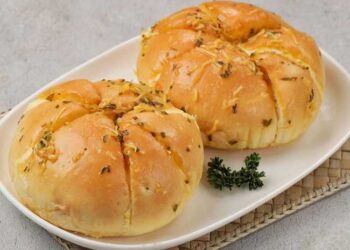 Cheesy Korean Buns: Soft Bread with a Gooey Cheese Filling